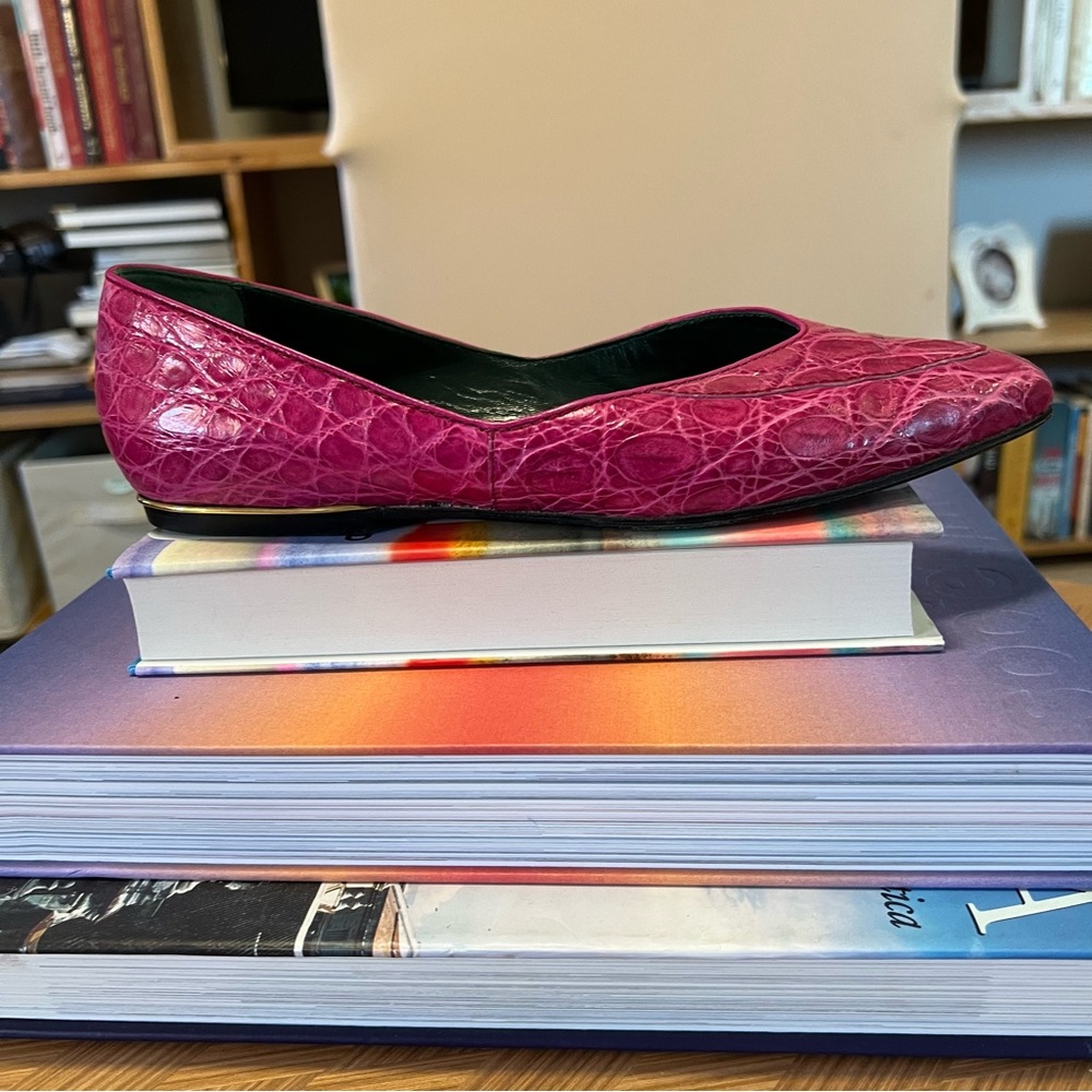 Rare, Vintage Gucci Pink Flats with Textured Design - Picture 5 of 11